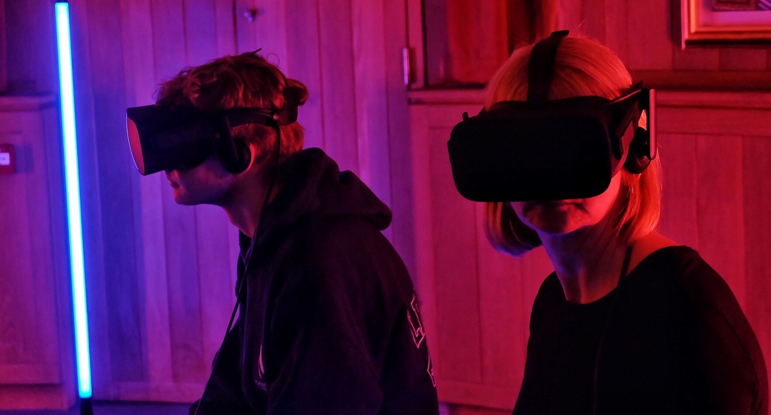 An Introduction to Virtual Reality Arts